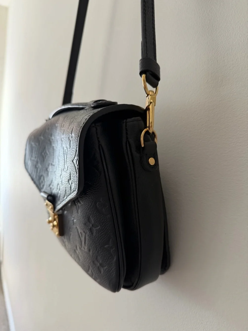 Louis Vuitton Black Embossed Monogram Pochette Métis bag with gold hardware - Picture 4 of 16